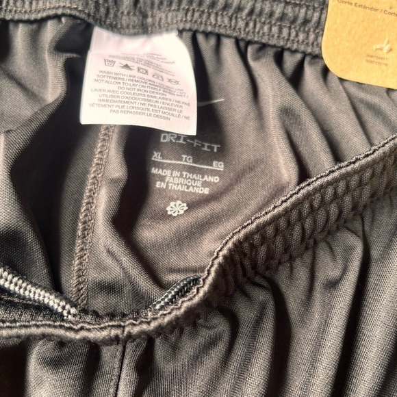 Nike Dri-Fit Classic II Short, Youth Unisex XL - Picture 8 of 9